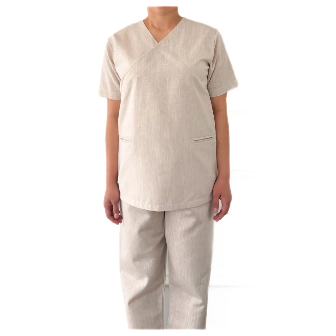Linen set with front pockets.