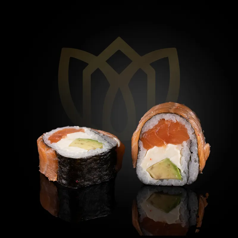 DYNAMITE SALMON ROLL
