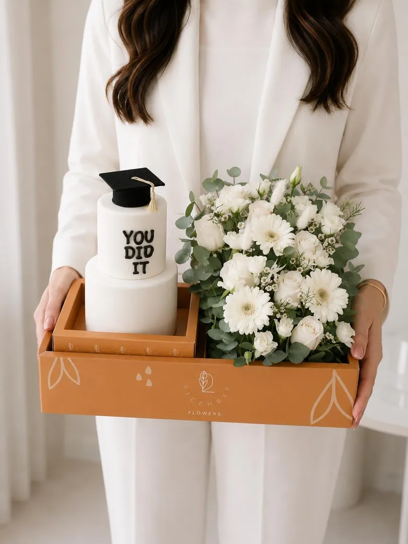 Box graduation cake white flower