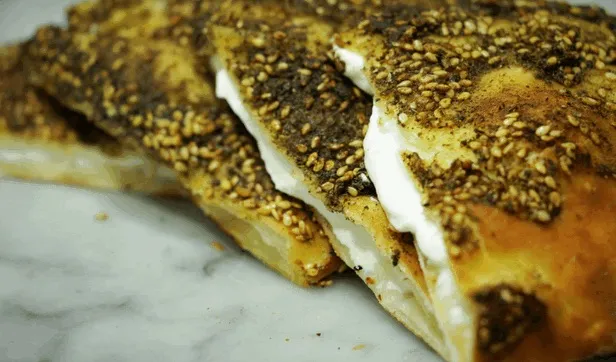 زعتر مع لبنة