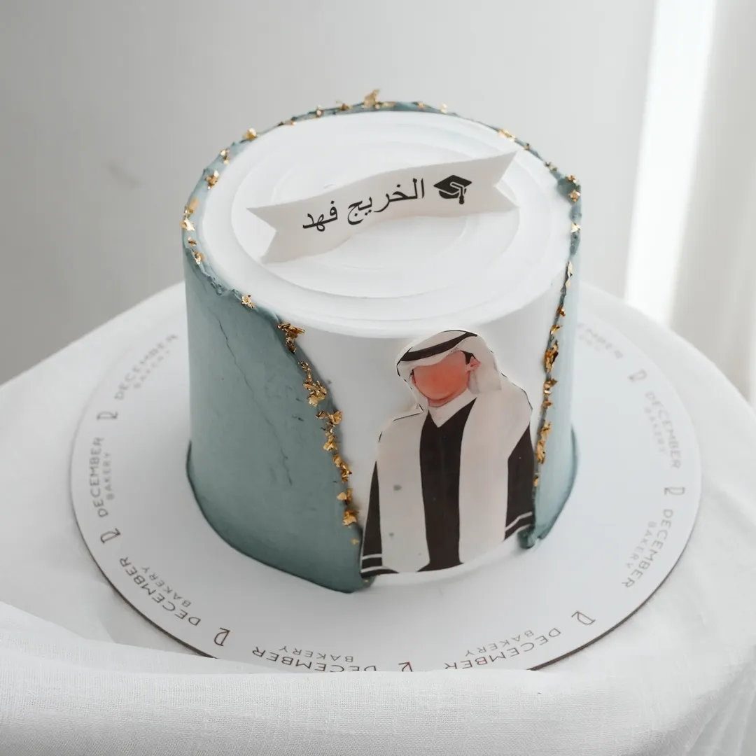 كيكه الخريج الرماديه والصوره ٦ انش