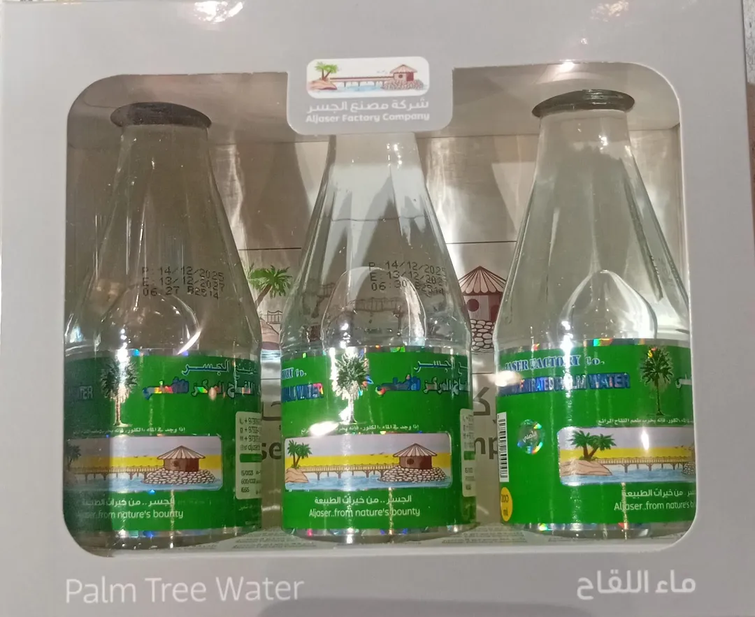 ماء لقاح وسط كرتون