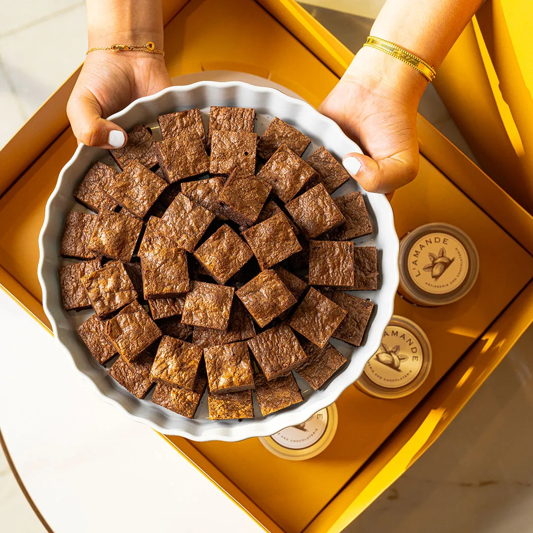 قطع براوني مع صوص شوكلت و كرامل