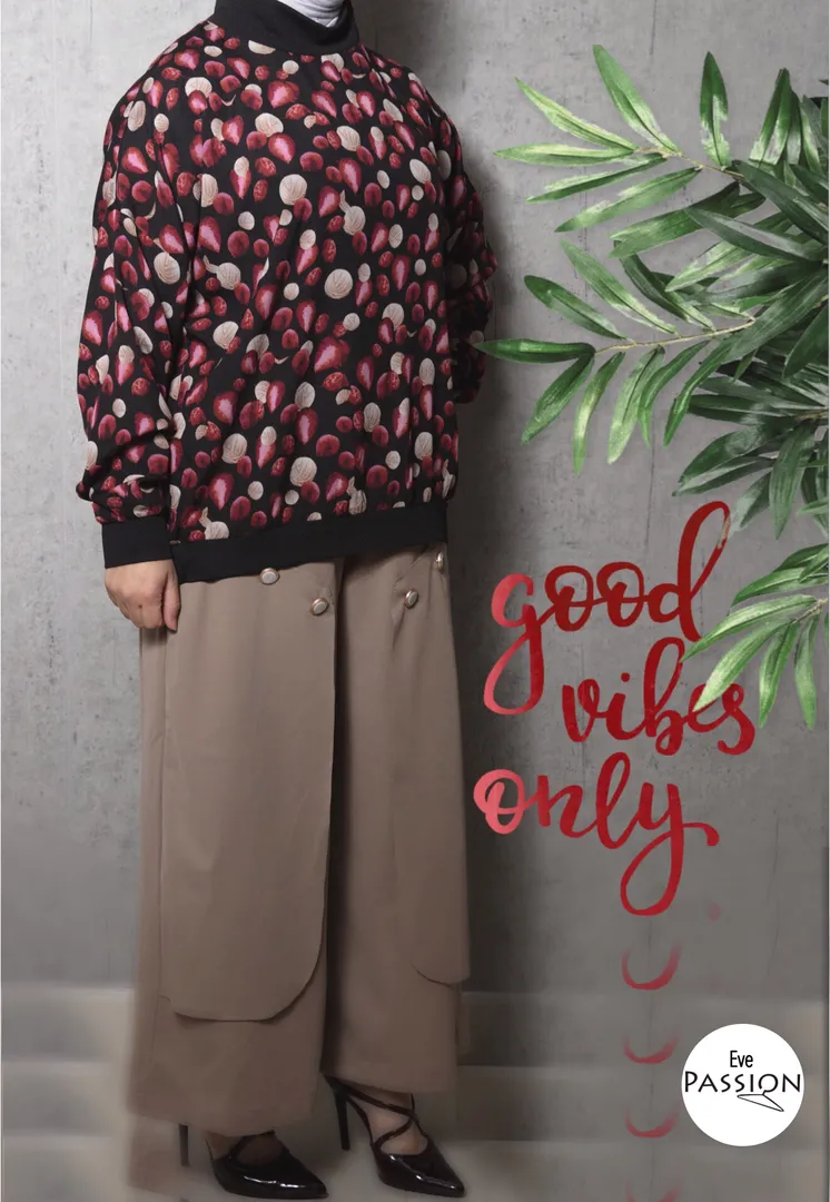 PATTERN BLACK SHORT TOP