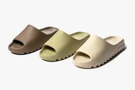 YEEZY SLIDE