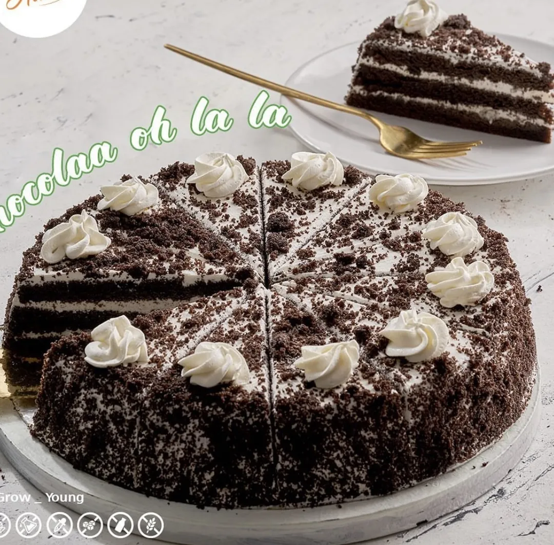 Keto Oreo Cake