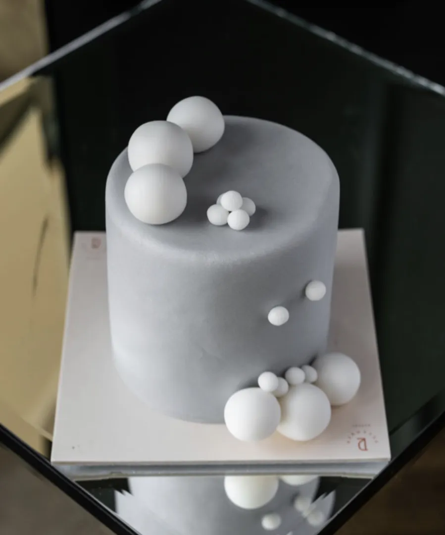 Mini grey cake 4inch mix chocolate vanilla