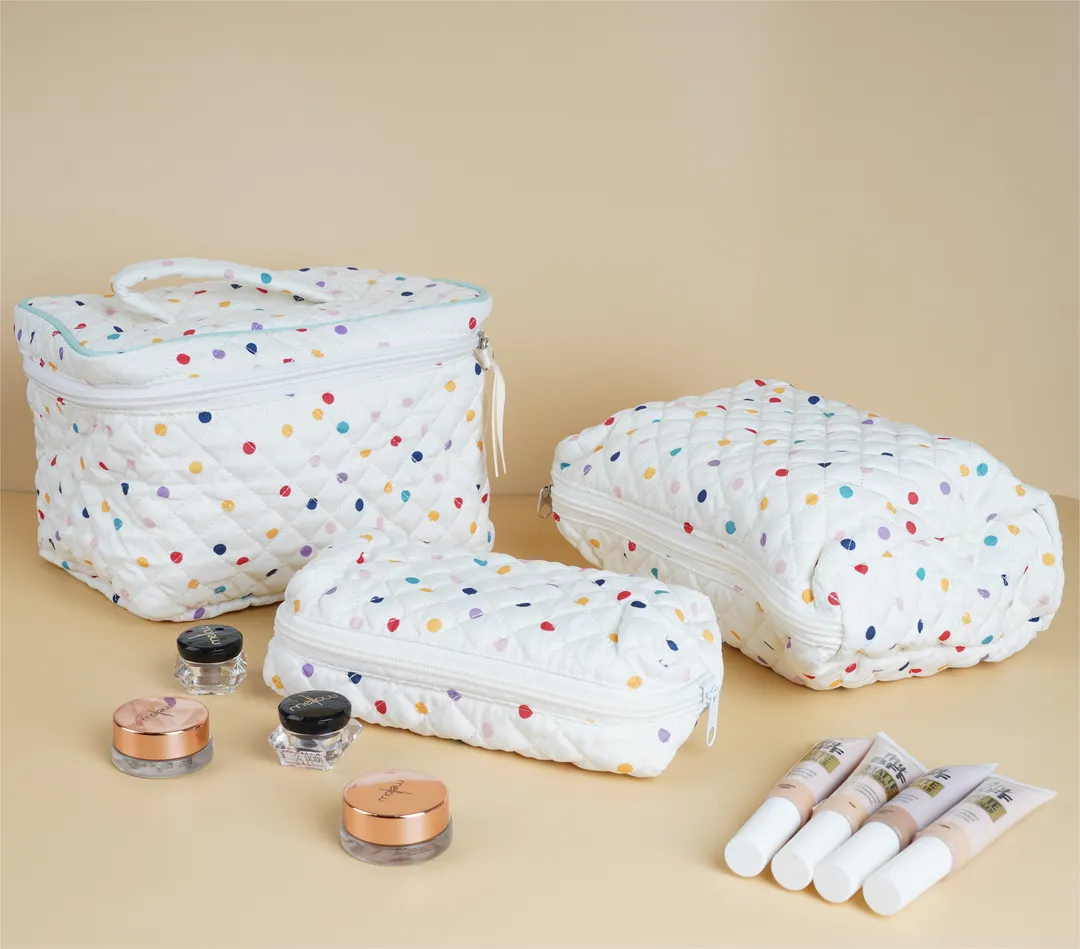 Travel beauty bags - polka dots