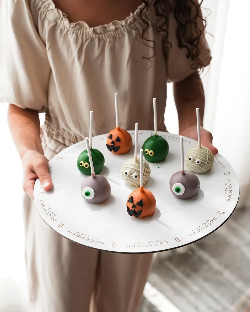 Halloween cake pops