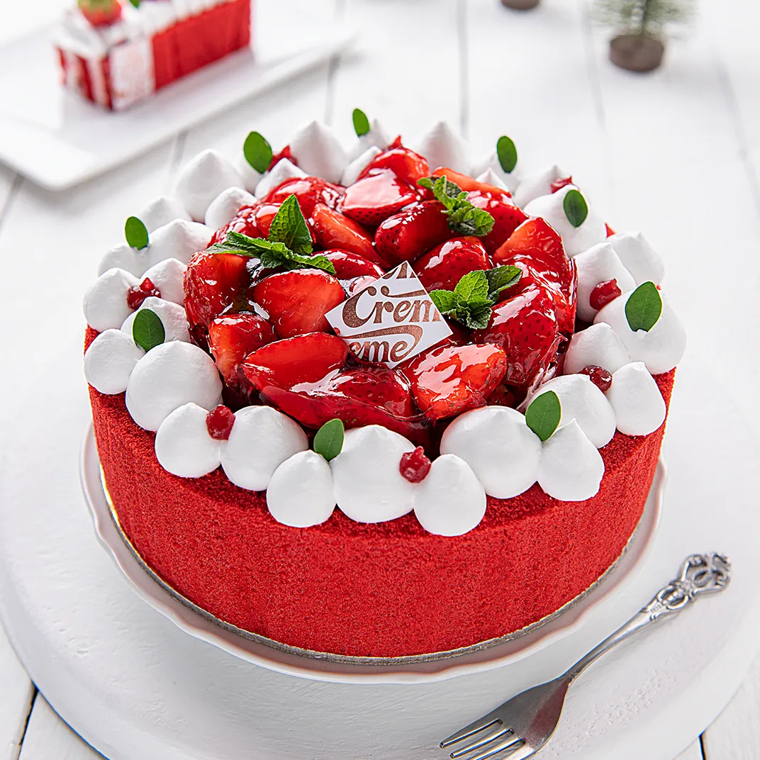 Strawberry Cake Medium