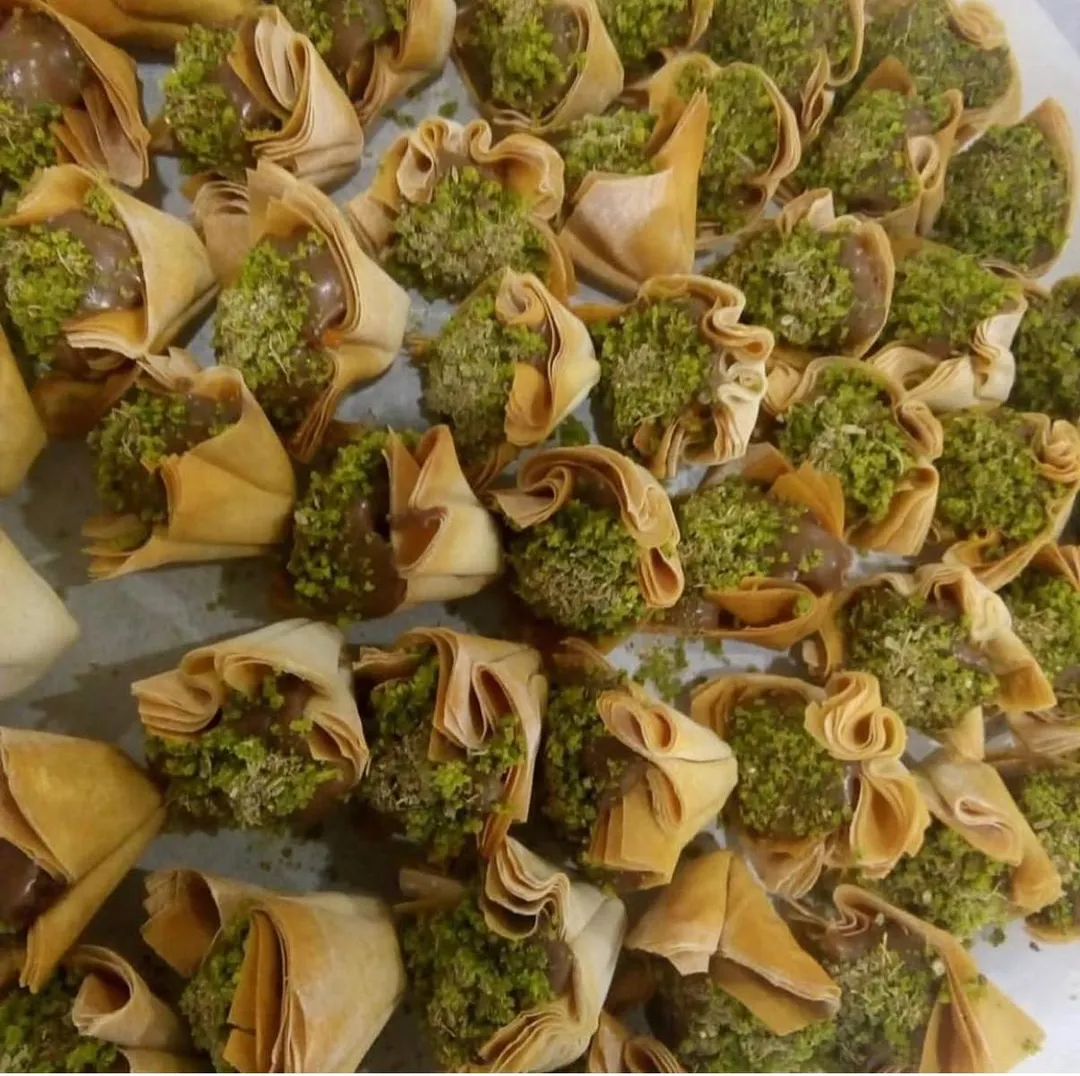 اقماع الجلاش بالحلوى