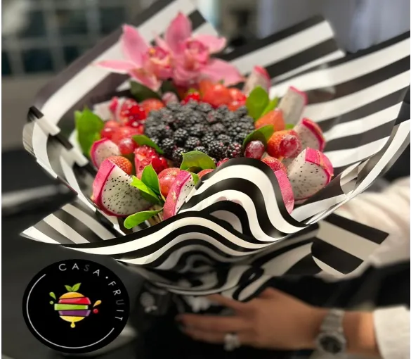 Classy & Colorful hand bouquet