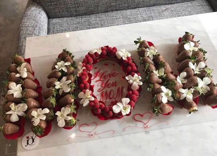 MOM Straw Letter with Raspberry