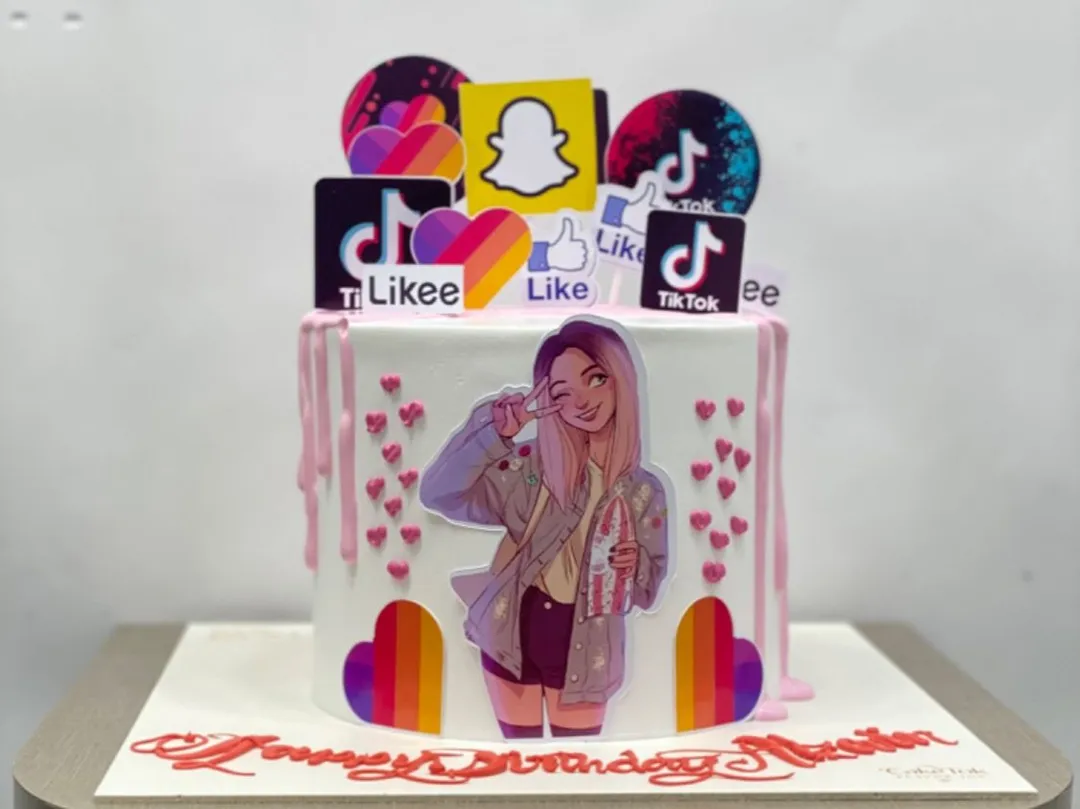 Girls Cake 12
