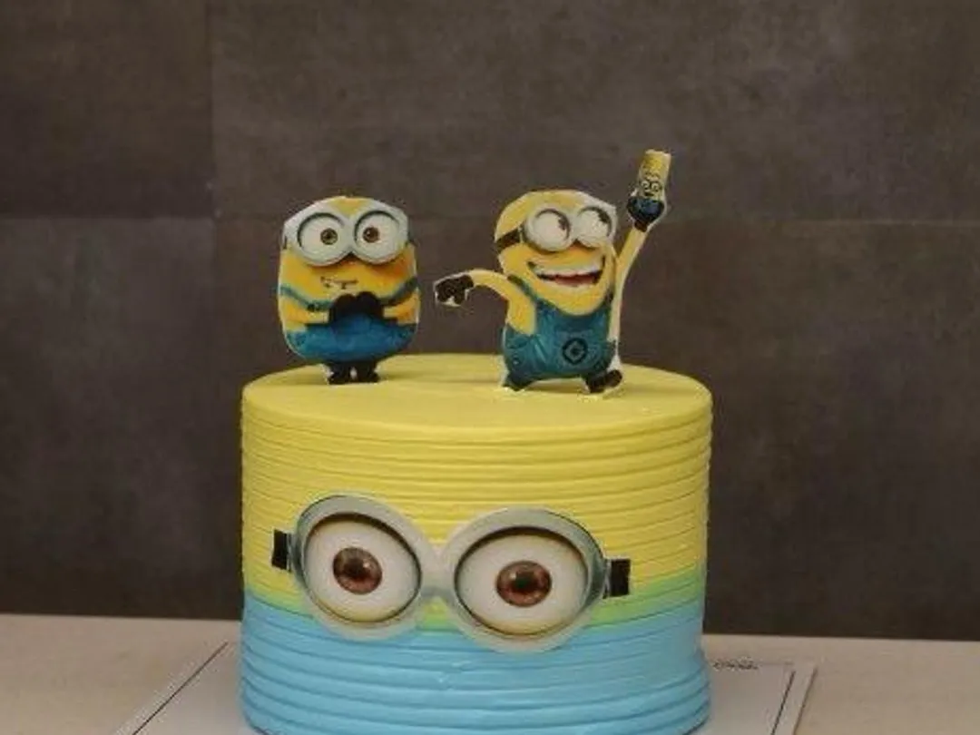 Minion Cake