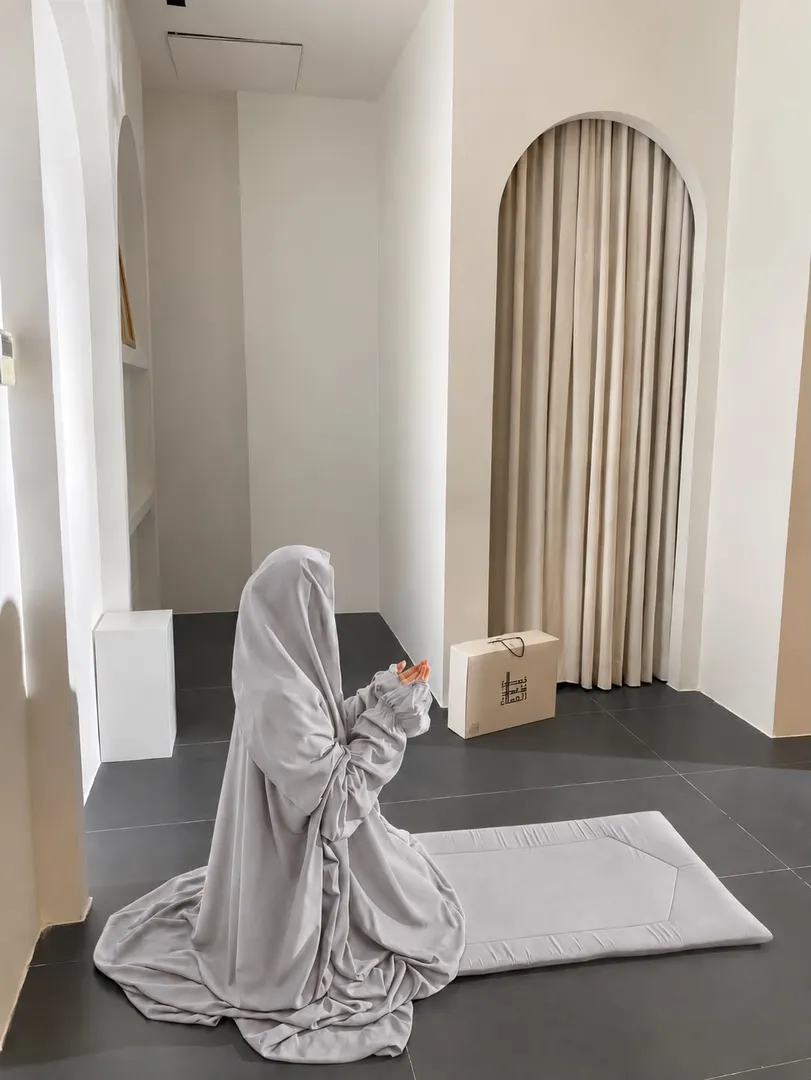 رمادي فاتح