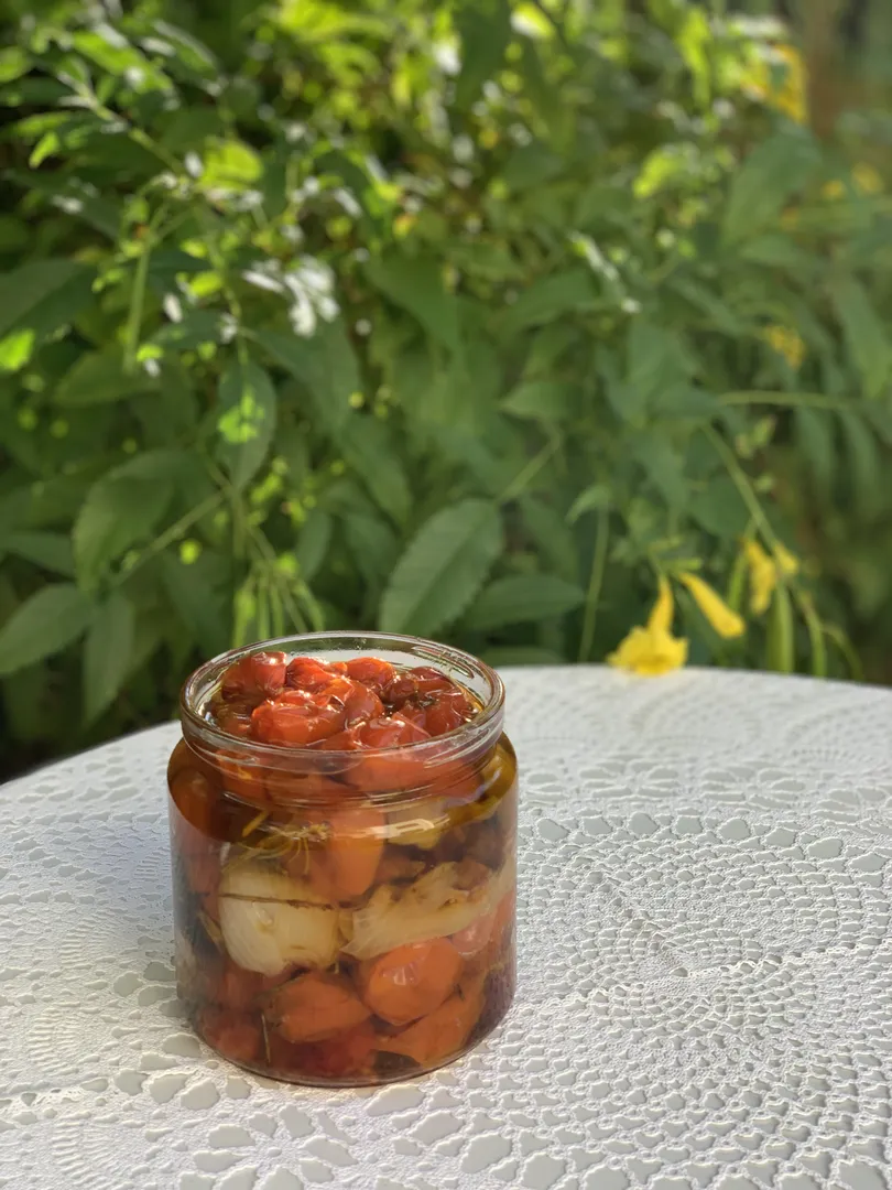 GARLIC AND TOMATO TAPENADE