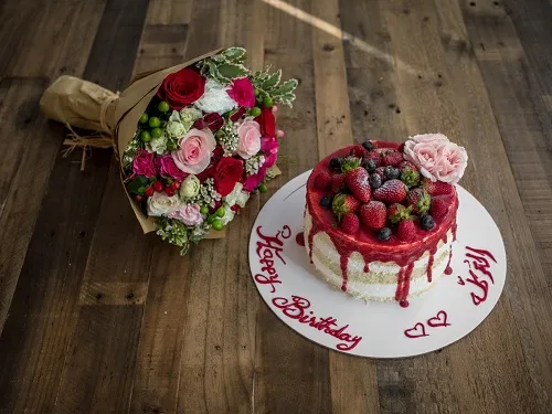 Bundle Flowers with Cake