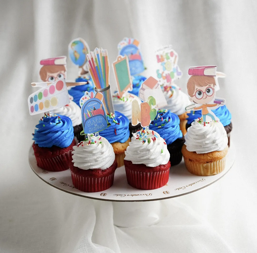 Blue cup cake back to school