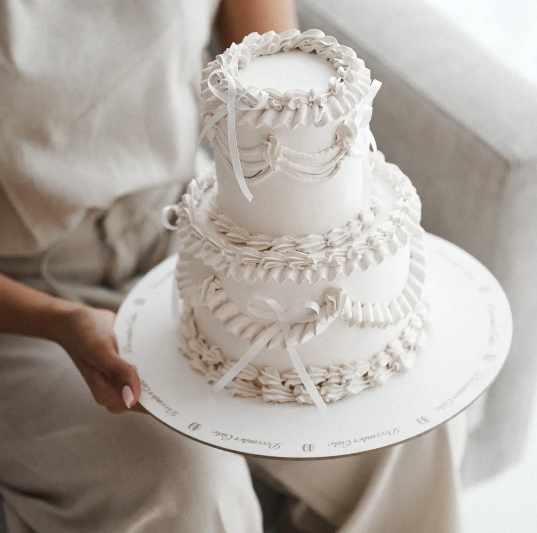 Double white cream cake ribbon white 6inch mix chocolate vanilla