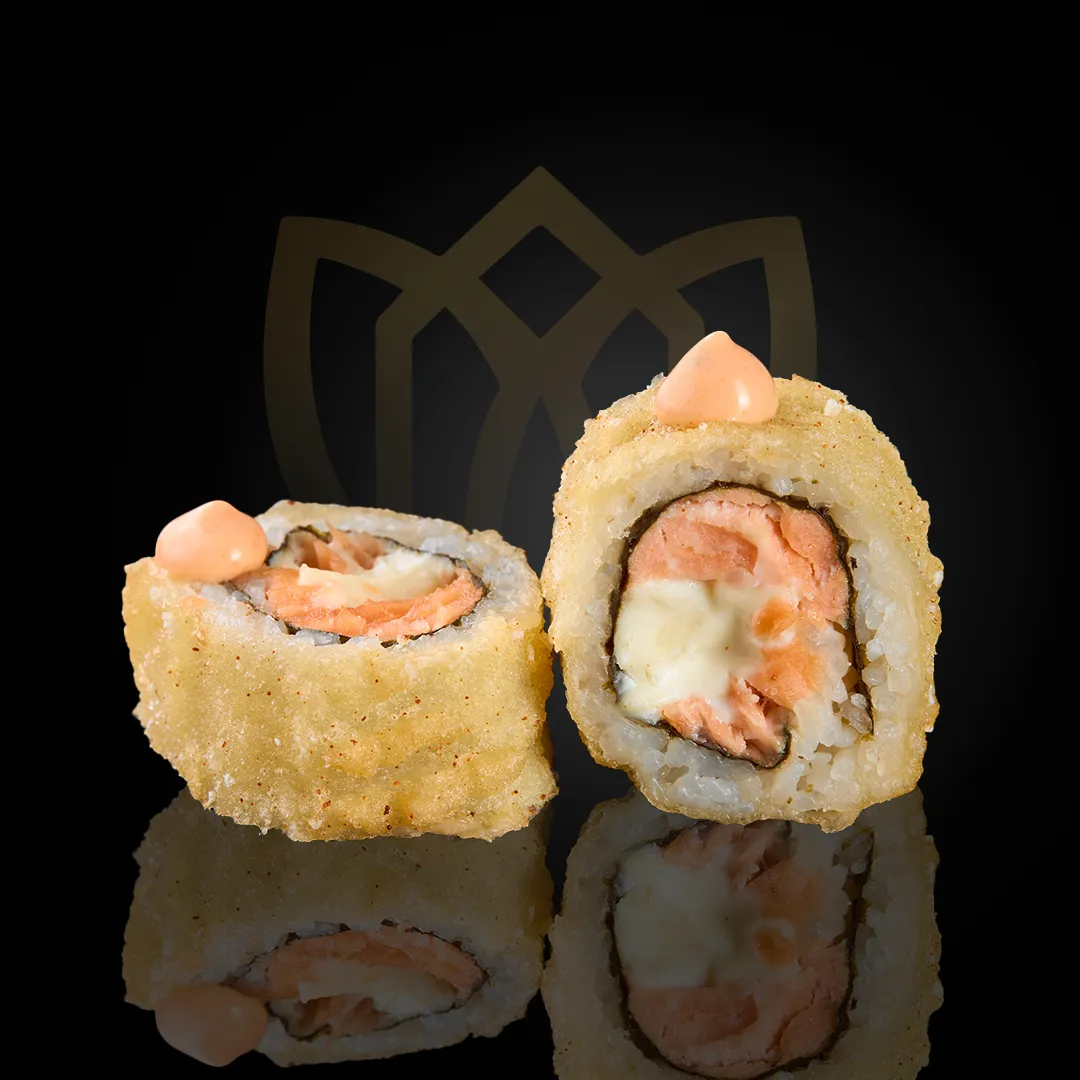 HOT URA MAKI SALMON
