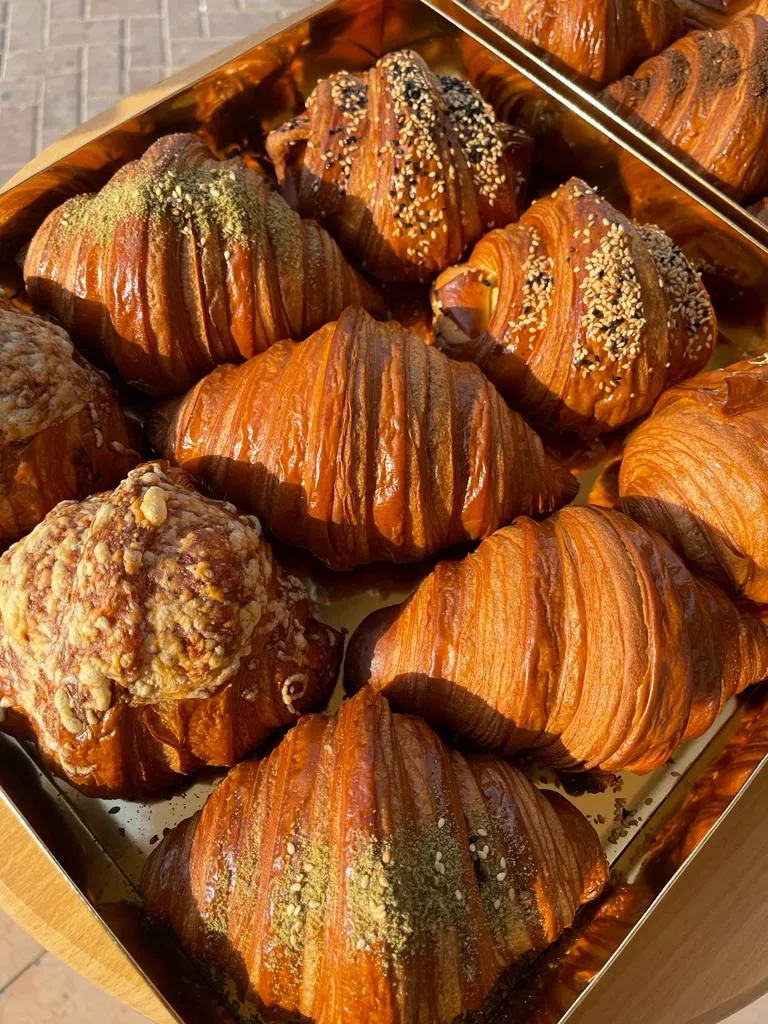 Croassoint Box 9 Pcs large size (100G)