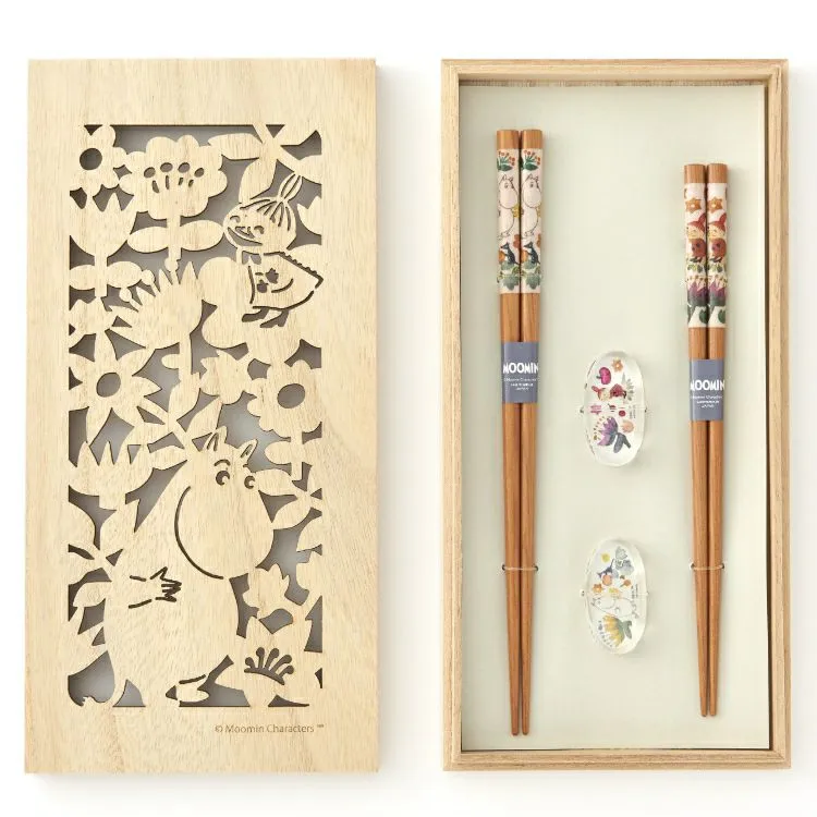 2 chopsticks with chopstick rest
