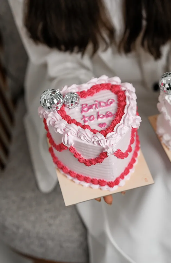Small heart pink cake 4inch mix chocolate vanilla