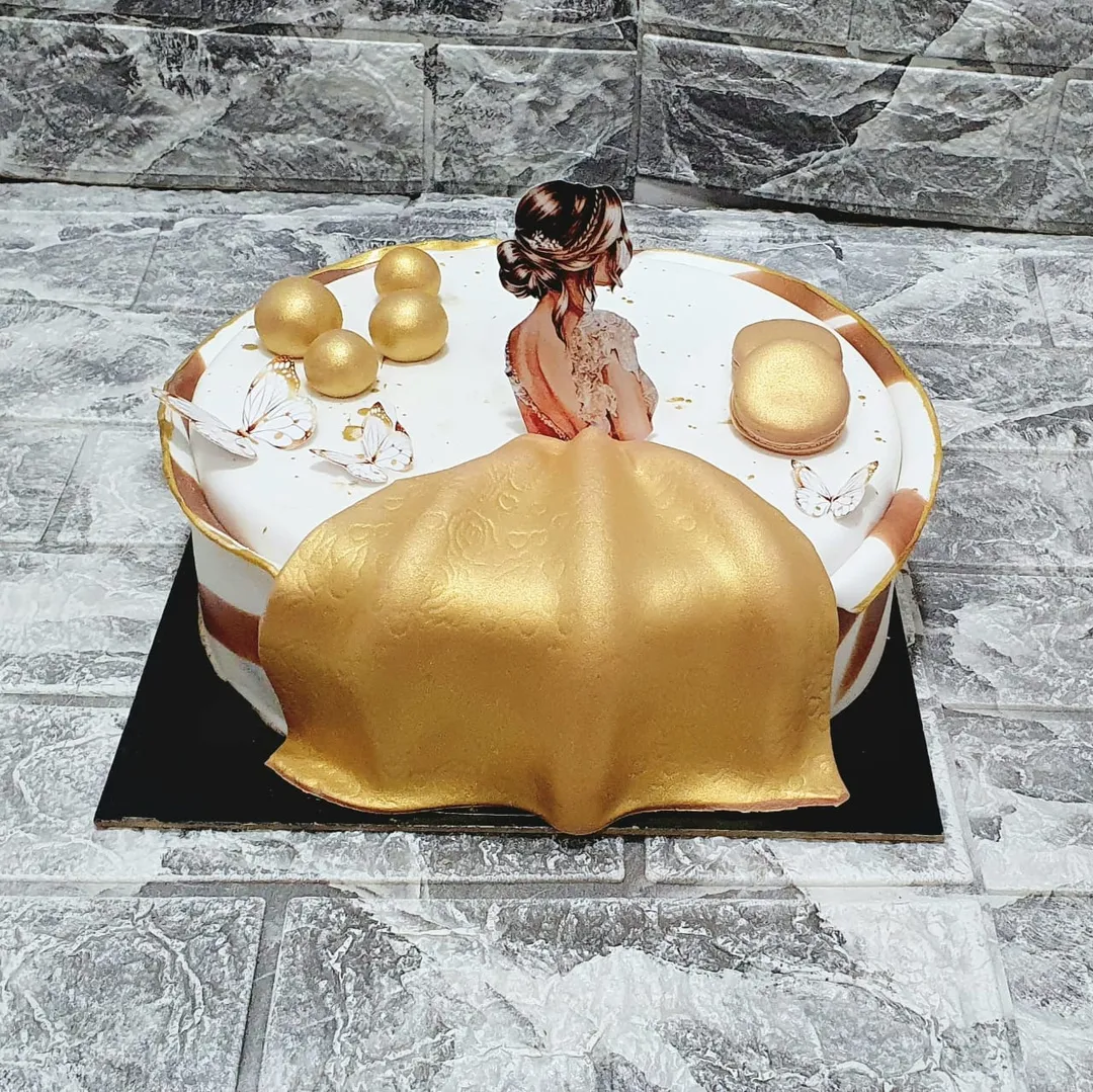 Lady cake 001