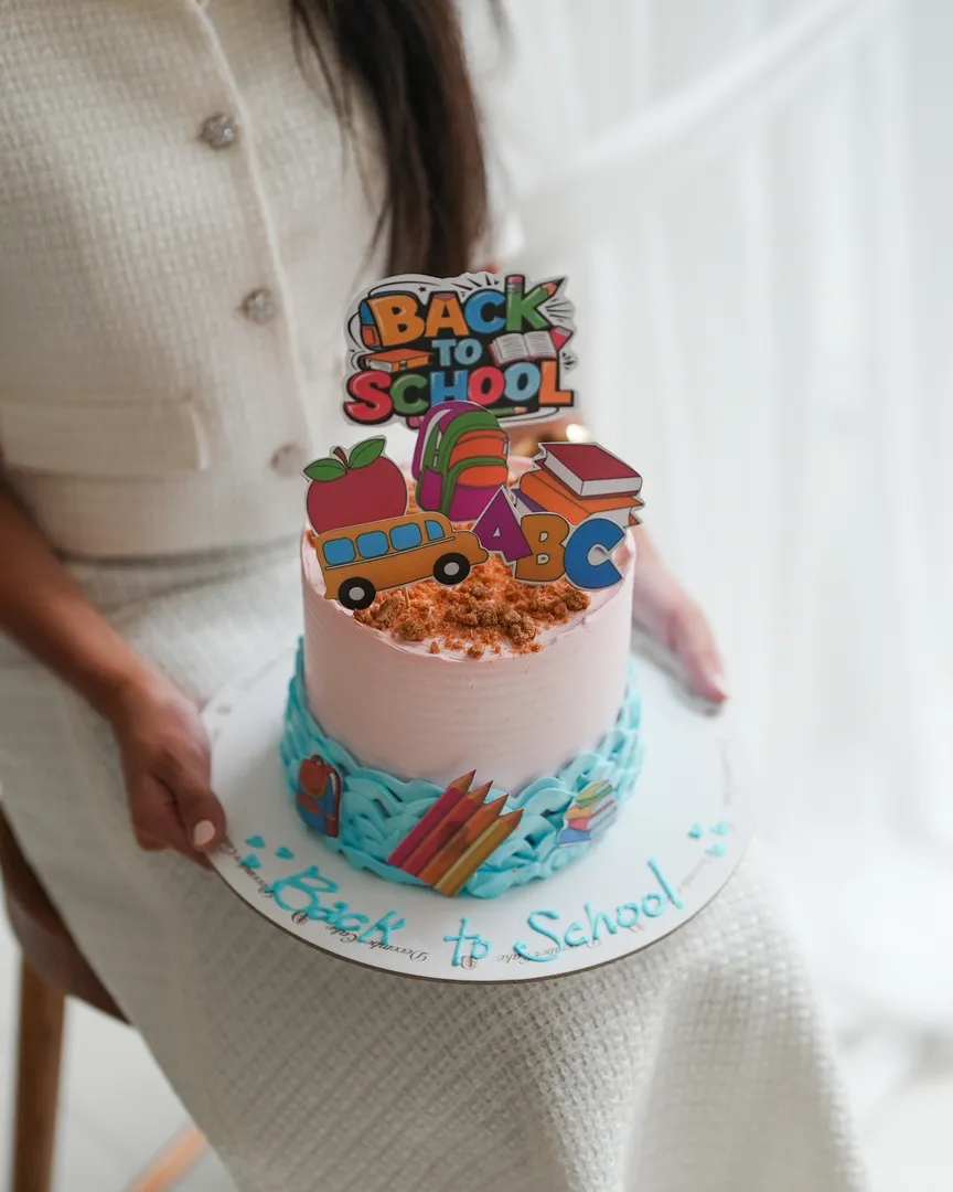 Back to school cake 6inch mix chocolate vanilla blue