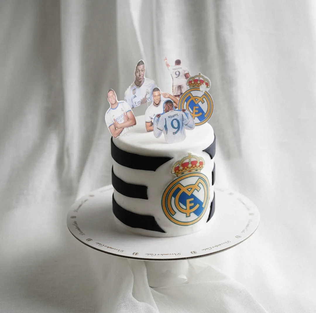 Real Madrid cake 6 inches mix chocolate vanilla