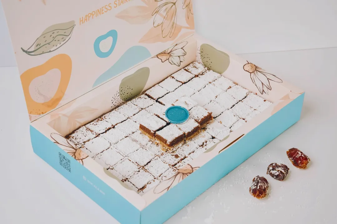 Tamer bites box
