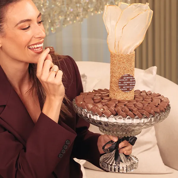 Crystal chocolate tray with sesame decoration