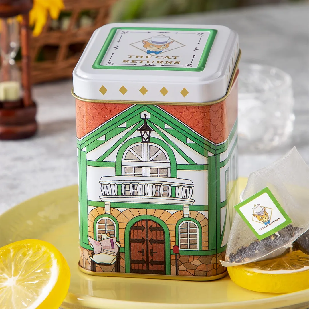 The cats return black tea with lemon flavor