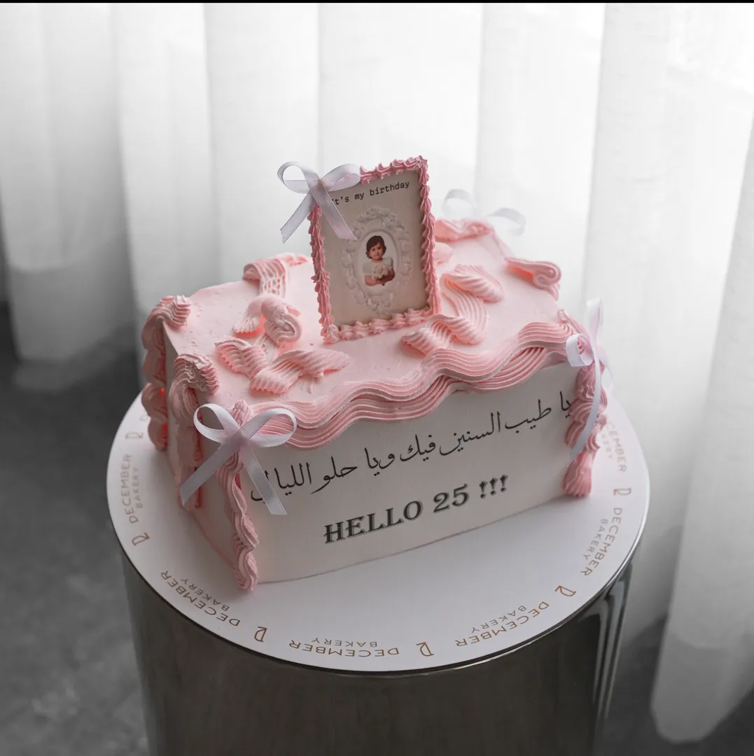 Pink square photo cake 📷