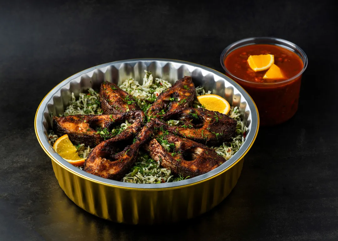 سمك البلطي المشوي مع أرز والشبت