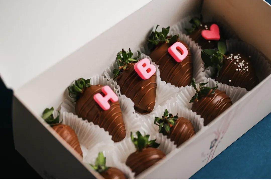 Enjoy your moment box strwbary w chocolate 10pic
