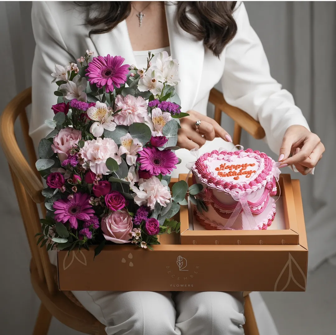 D flower box pink flower- pink heart cake 4inch