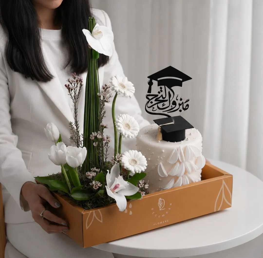 Elegant box flower cake gradients