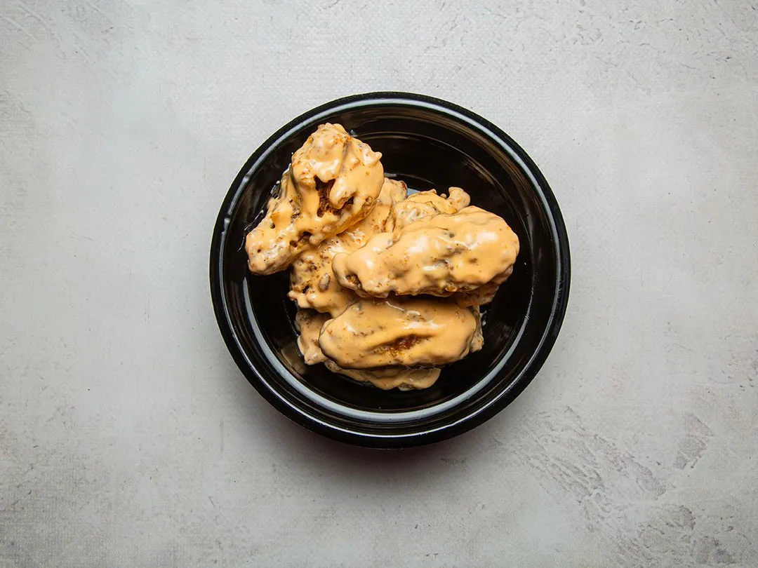SRIRACHA MAYO WINGS