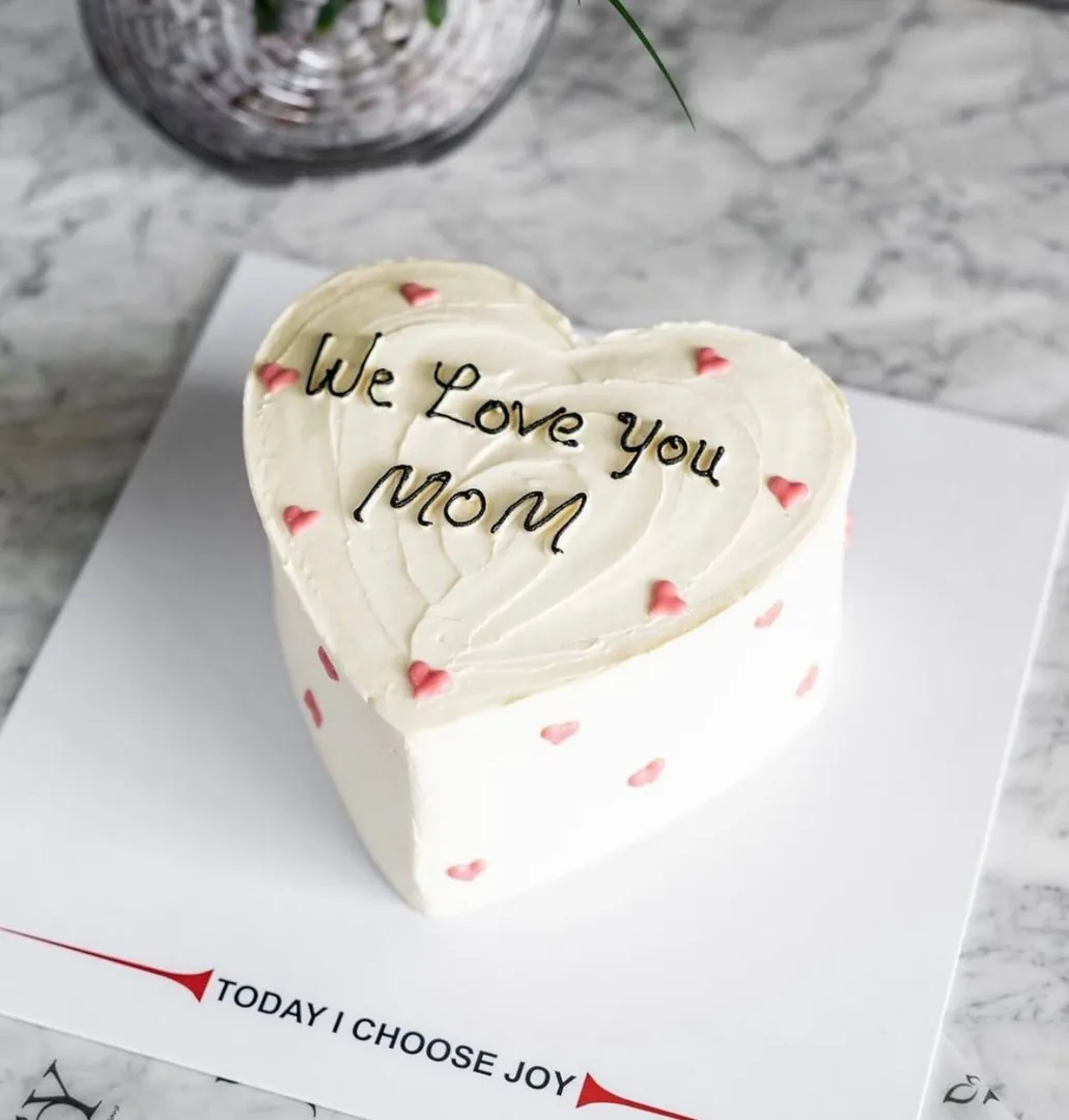 MOM Sweetheart Cake
