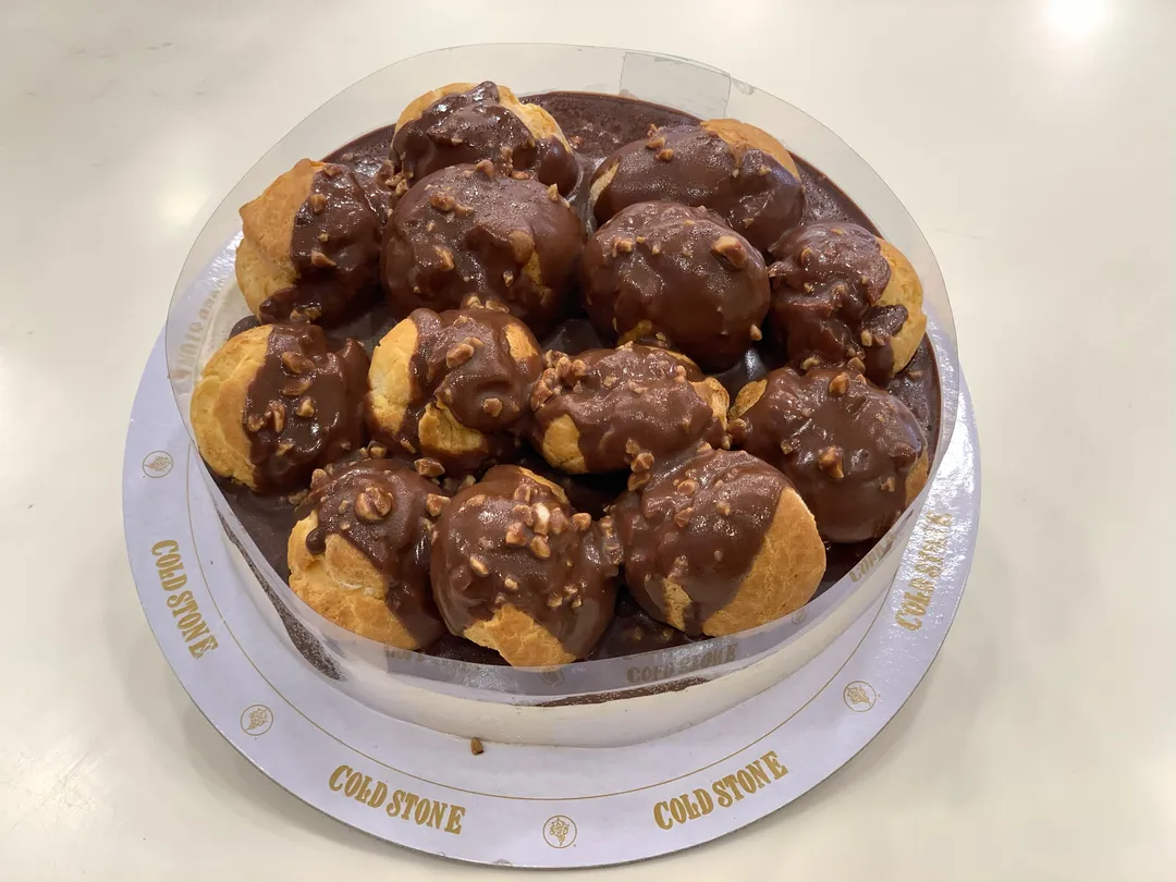 Profiteroles Vanilla ® Cake