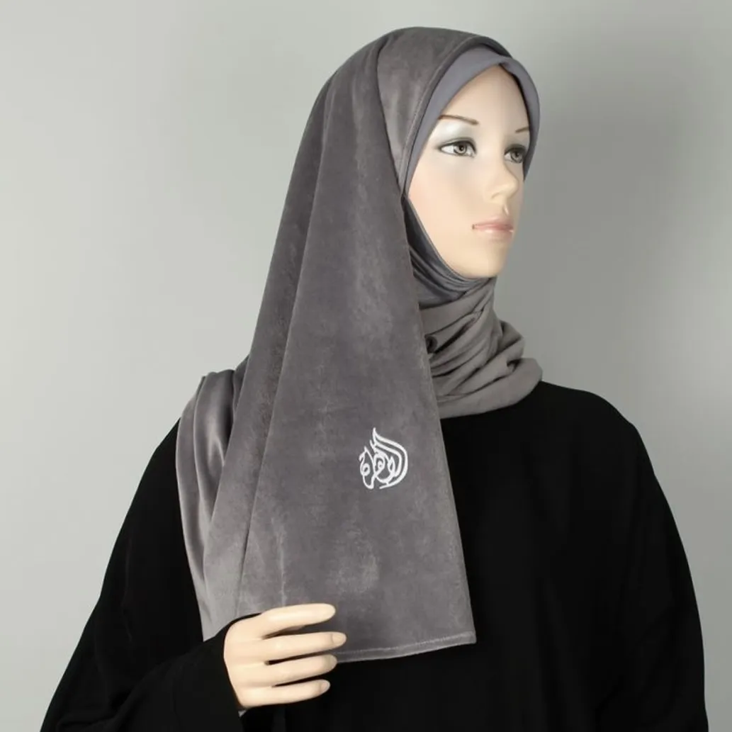 قبعة بشيلة قطن بكريب بمخمل