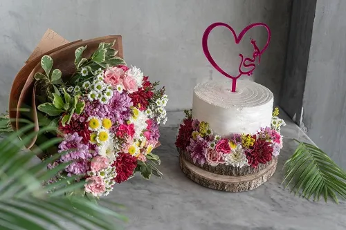Garden Wood Cake with Flower Bouquet .