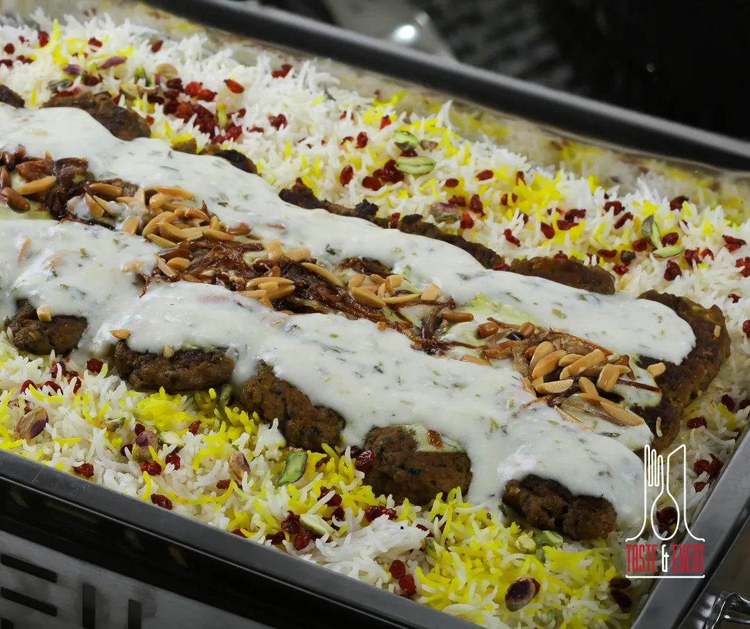 عيش شبنت مع كباب دجاج أو لحم
