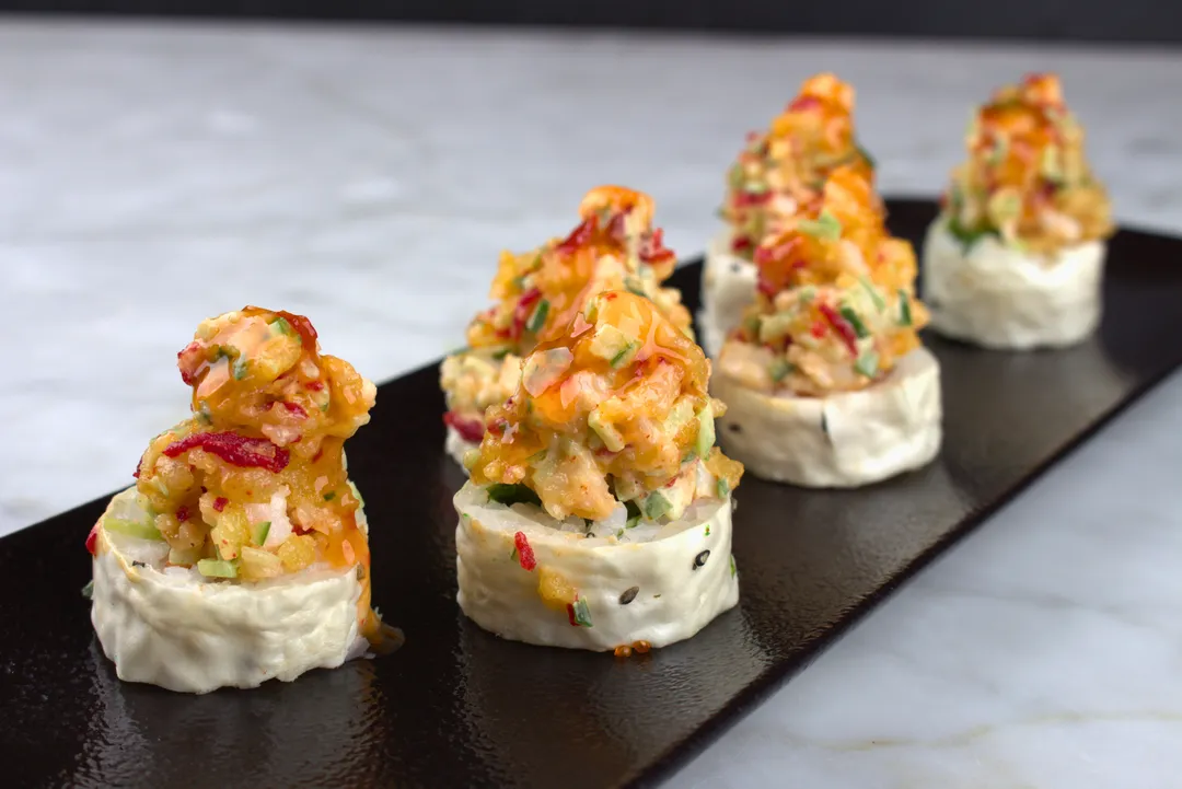 Salmon Poke Roll