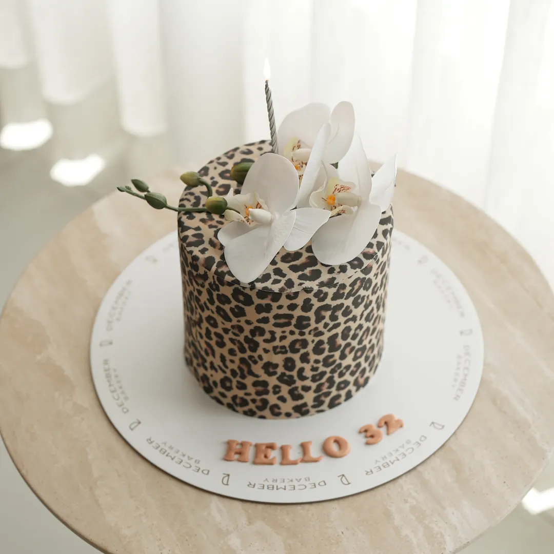 Tiger and rose cake, 6 inches