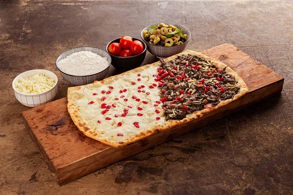 مشروحة سبانخ مع الجبن والرمان