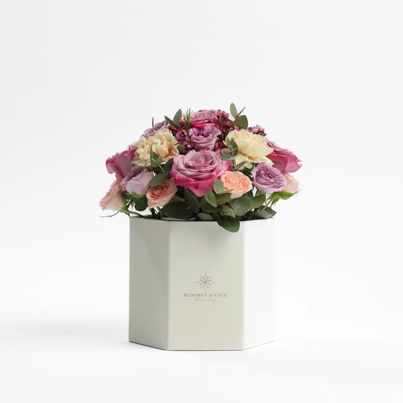 Round White Box with Mix roses B6