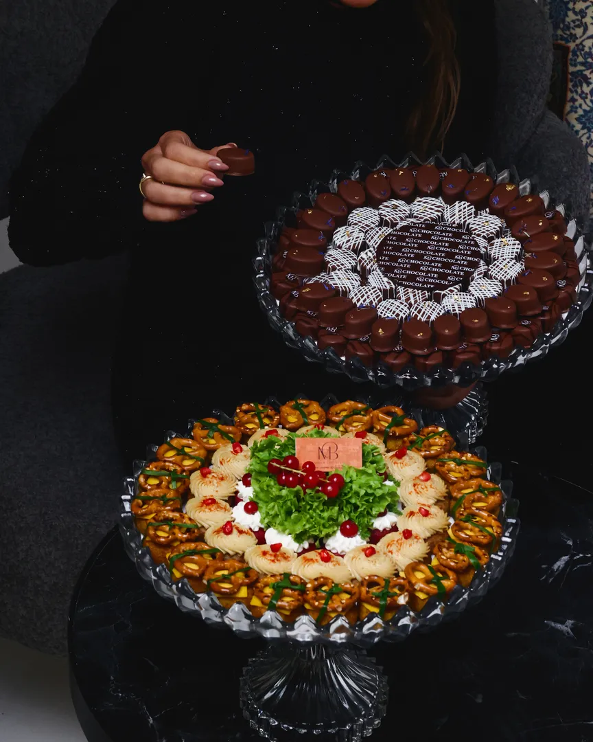 Large Cristal Chocolate Stand (5) with Mixed Kebabs